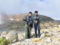 Cerita Menjadi Videografer Alam Bebas, Perjuangan Mendaki Gunung Papandayan