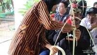 Kreasi janur merupakan salah satu paket wisata Desa Wisata Gunungsari.