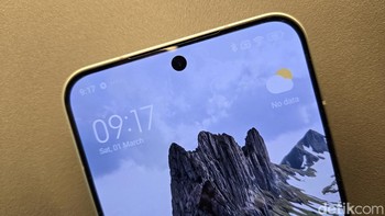 Untuk di depan ada kamera 32MP berpadu dengan layar CrystalRes dynamic 1-120Hz AMOLED, 6,36 inchi. Foto: Fitraya Ramadhanny/detikcom