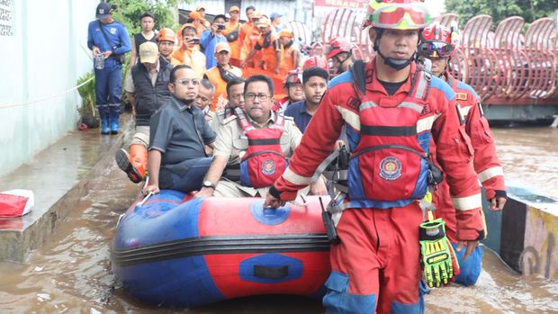 Wagub Jakarta Rano Karno Tinjau Banjir di Lebak Bulus Jaksel