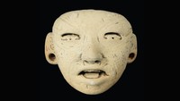 Di ketinggian mata, boneka-boneka tersebut tampak marah; dari atas, mereka tampak menyeringai; dari bawah, mereka tampak takut. Ini adalah desain yang disengaja, mungkin dimaksudkan untuk meningkatkan keseluruhan pertunjukan ritual yang dapat dilakukan dengan boneka-boneka tersebut, kata Szymański. Foto: J Przedwojewska-G Prejs et al/PASI via cambridge.org