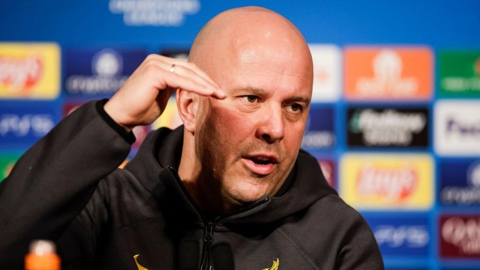 PARIS, FRANCE - MARCH 4: Liverpool Head Coach Arne Slot talks during the Liverpool UEFA Champions League 2024/25 Round of 16 Press Conference at Parc des Princes on March 4, 2025 in Paris, France. (Photo by Antonio Borga/Eurasia Sport Images/Getty Images)
