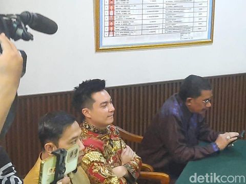 Baim Wong saat menghadiri sidang perceraian dengan Paula Verhoeven di Pengadilan Agama Jakarta Selatan pada Rabu (5/3/2025).