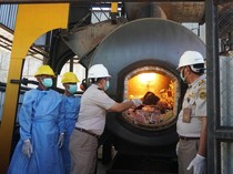 Balai Karantina NTT Musnahkan 887 Kg Sosis-Apel dari Timor Leste