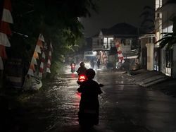 Video: Banjir Masih Merendam Ciledug Indah Tangerang hingga Dini Hari