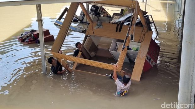 Banjir di Mal Mega Bekasi. (Taufiq/detikcom)