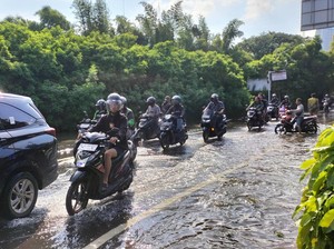 Banjir Surut, Lalin di Puri Kembangan Jakbar Kembali Lancar