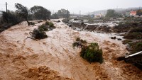 Kepulauan tersebut termasuk dalam peringatan hujan nasional yang dikeluarkan oleh badan meteorologi Spanyol, AEMET.