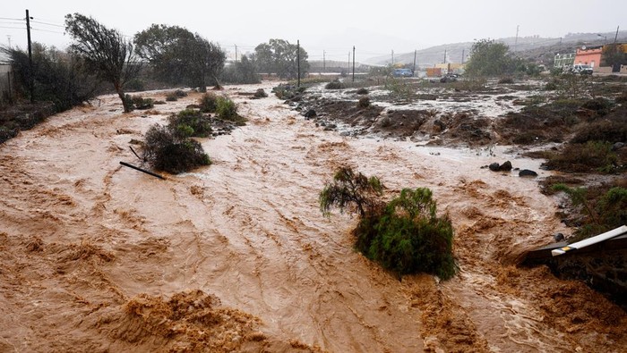 Rainwater runs down the Ojos De Garza ravine in Telde, on the island of Gran Canaria, Spain, March 4, 2025. REUTERS/Borja Suarez