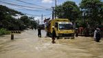 Banjir Lumpuhkan Jalan Gabus Raya Bekasi