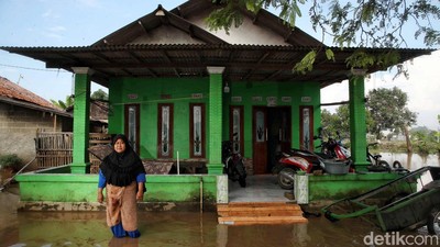 Penampakan Banjir Masih Rendam Kampung Baru Babelan Bekasi