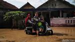 Penampakan Banjir Masih Rendam Kampung Baru Babelan Bekasi
