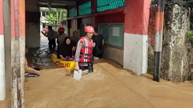 Banjir melanda permukiman warga di Cawang, Jakarta Timur pada Selasa (4/3/2025) kemarin.