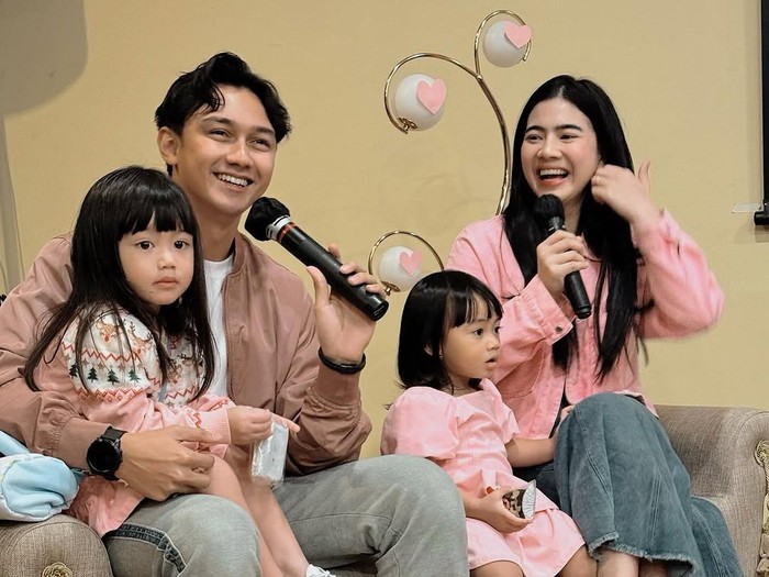 Bible dan Zefanya Putri Felicya Angelista
