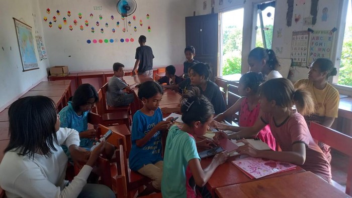 Bripka Vinsensius membangun rumah belajar di Sikka, NTT