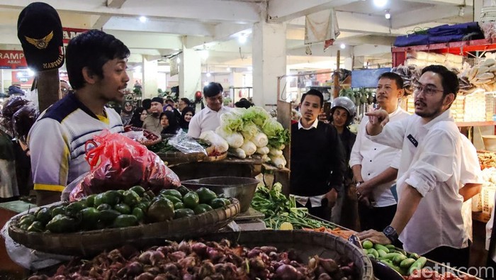 Bupati KBB Jeje Ritchie Ismail, cek harga di pasar tradisional