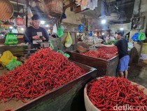 Harga Cabai di Surabaya Turun Drastis, Bawang Merah Justru Naik
