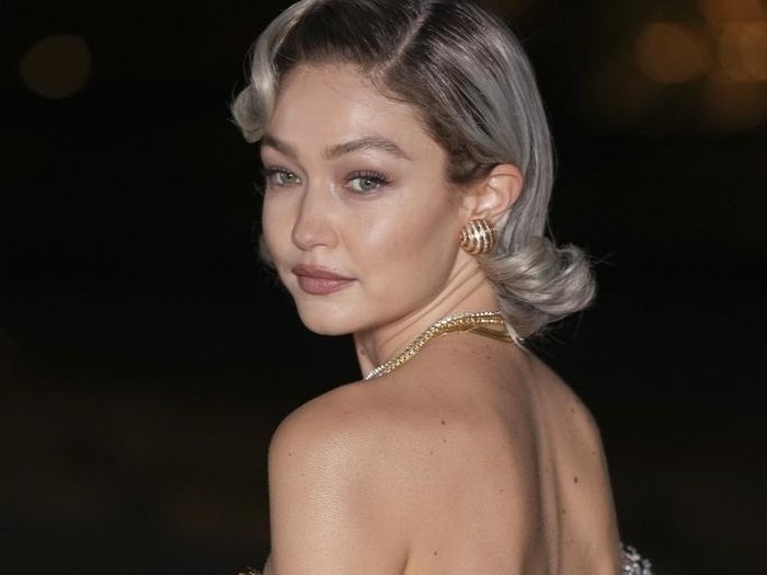 Gigi Hadid poses for photographers upon arrival for Le Grand Diner du Louvre during the Fall/Winter 2025-2026 Womenswear fashion week, Tuesday, March 4, 2025, in Paris. (Photo by Scott A Garfitt/Invision/AP)