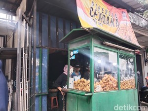 Senyum Yusuf Amin Setelah Gorengan Cendana Kini Kembali Buka