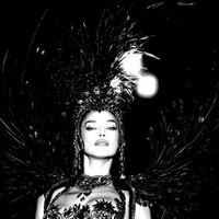 Sebagai seorang wanita Rusia, melangkah ke dalam tradisi Brasil, bahkan tanpa mengetahui cara menari samba, adalah sebuah tantangan sekaligus kehormatan besar, ujar Irina Shayk.  Foto: dok. Instagram @irinashayk