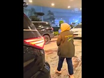 Video: Heboh Istri Walkot Bekasi Ngungsi ke Hotel Saat Banjir