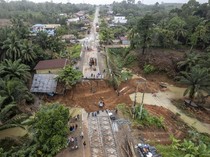 Jalan Nasional yang Amblas di Bungo Belum Bisa Dilintasi