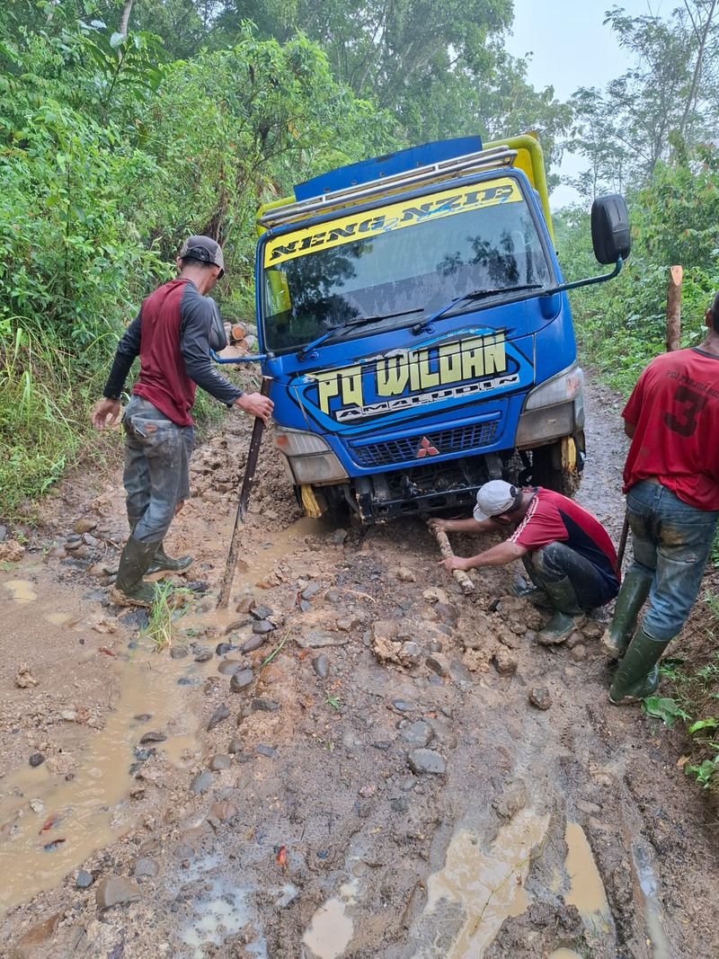 Jalan poros desa di Kecamatan Cimarga, Lebak, Banten. (Dok Istimewa)