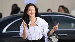 Potret Jisoo BLACKPINK dengan Rok Mini