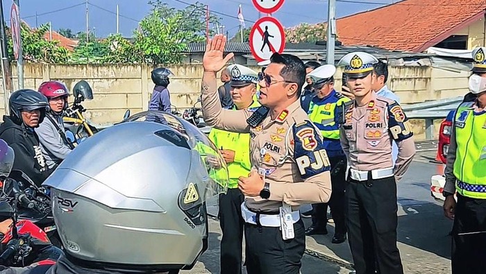 Kainduk PJR Cikampek Korlantas Polri AKP Sandy Titah Nugraha