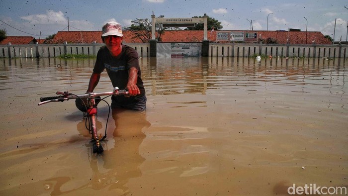 Kampung Gabus Rawa Bekasi Terendam Banjir Banjir merendam Kampung Gabus Rawa, Desa Srijaya, Tambun Utara, Kabupaten Bekasi, Jawa Barat, Rabu (5/3/2025).