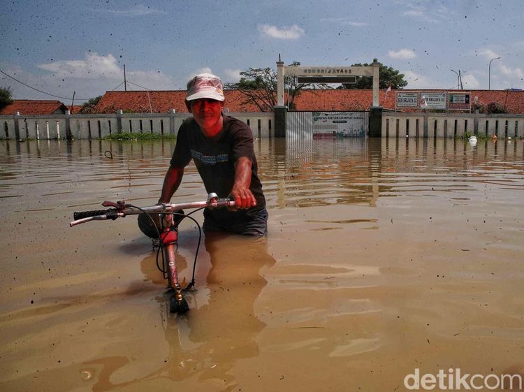 Penampakan Banjir Rendam Kampung Gabus Rawa Bekasi