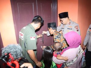 Kapolres Kebumen Beri Bantuan Rumah Layak Huni ke Warga Pujotirto