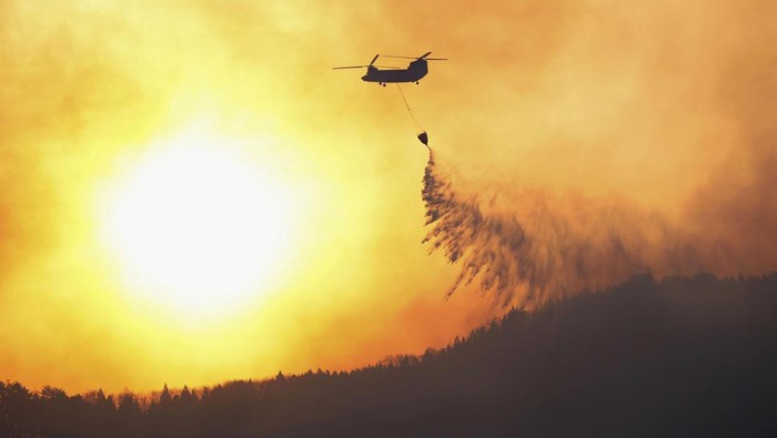 People watch a forest fire in Ofunato city, Iwate prefecture, northern Japan Tuesday, March 4, 2025. (Kyodo News via AP)