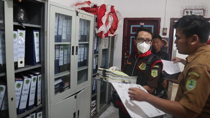 Kejari PALI Geledah Kantor Disperindag dan gedung Dekranasda