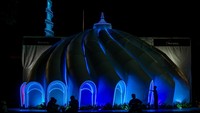 Hiasan instalasi lampu lampion tersebut untuk menyemarakan bulan Ramadan 1446 H.