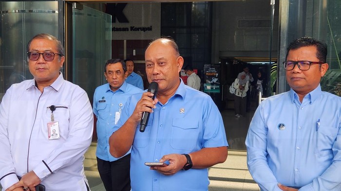 Kepala BGN Dadan (tengah)-(Adrial/detikcom)