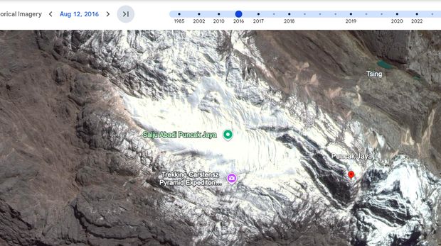 Kondisi Salju Abadi Puncak Jaya, Papua dari waktu ke waktu. (Dok. Google Earth)