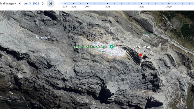 Kondisi Salju Abadi Puncak Jaya, Papua dari waktu ke waktu. (Dok. Google Earth)