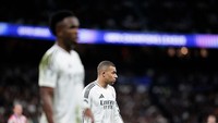 Adebayor Ingatkan Ada 'Bom Waktu' di Real Madrid
