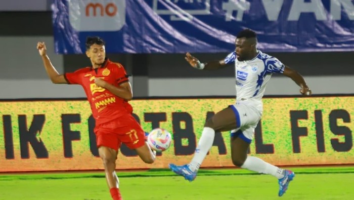 Laga Persija lawan PSIS pada pekan 25 Liga 1 2024/2025