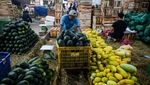 Laris Manis Penjualan Buah-buahan Saat Ramadan