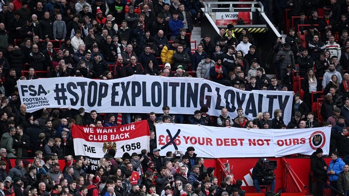 MANCHESTER, ENGLAND - MARCH 02: Fans of Manchester United display banners in protest of rising ticket prices prior to the Emirates FA Cup Fifth Round match between Manchester United and Fulham at Old Trafford on March 02, 2025 in Manchester, England. (Photo by Justin Setterfield/Getty Images)
