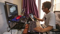 Kala itu Ruben iseng membuka pemesanan online dan langsung disambut oleh para pembeli, dalam sekali posting ia mampu mendapatkan banyak order.