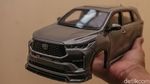 Melihat Pembuatan Miniatur Mobil di Kelapa Gading