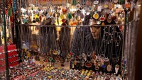 Bagi banyak orang, batu-batu ini memiliki nilai emosional dan spiritual.