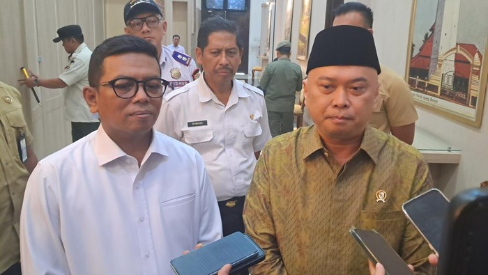 Menteri Perhubungan (Menhub) Dudy Purwagandhi bertemu dengan Gubernur Banten Andra Soni