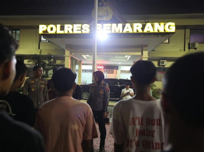 Para  ABG yang hendak perang sarung diamankan dan diberi pembinaan di Mapolres Semarang, Selasa (4/3/2025) dini hari.