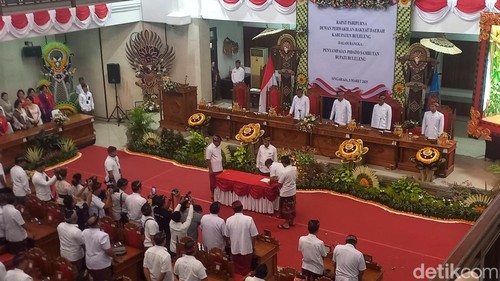 Rapat Paripurna DPRD Buleleng Dalam Rangka Penyampaian Pidato Sambutan Bupati Buleleng, Rabu, (5/3/2025).