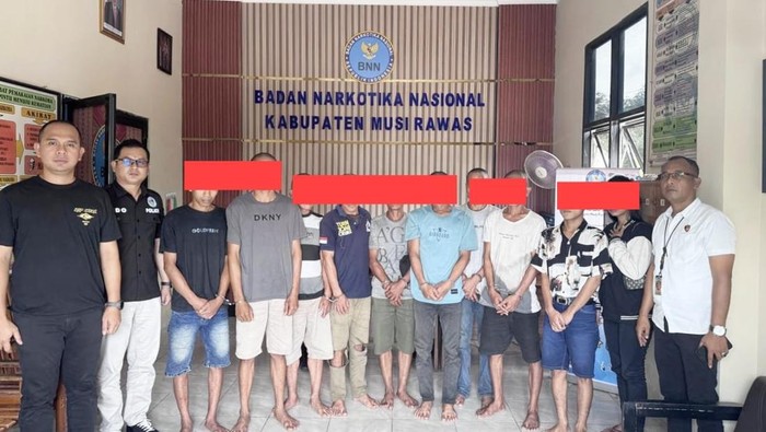 Pelaku yang diamankan saat penggerebekan sarang narkoba di Musi Rawas.