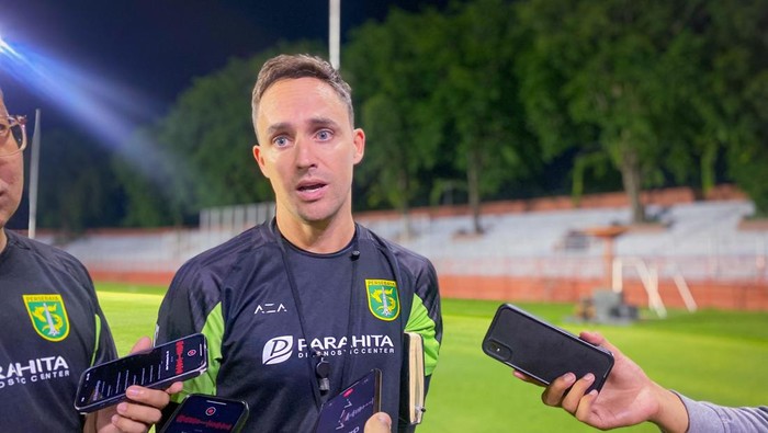Pelatih Persebaya Paul Munster